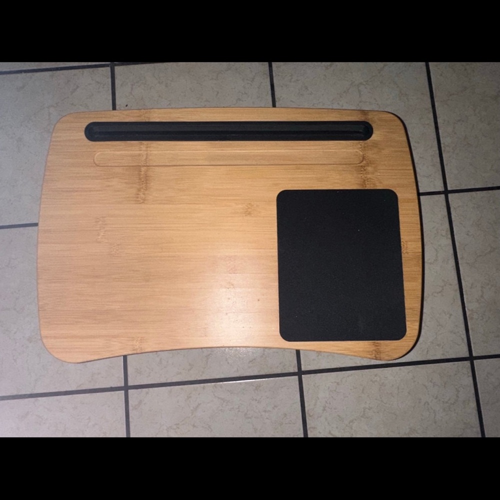 Foldable laptop desk
